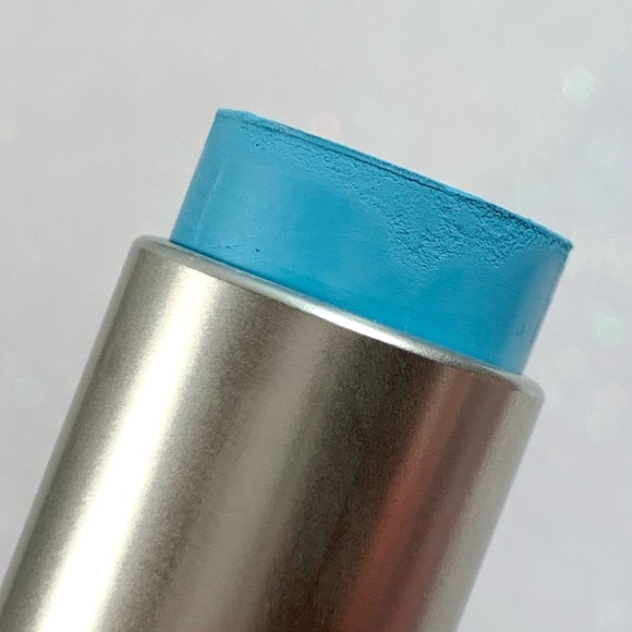 MAC Paintstick Clear Sky Blue - Picture 3 of 4